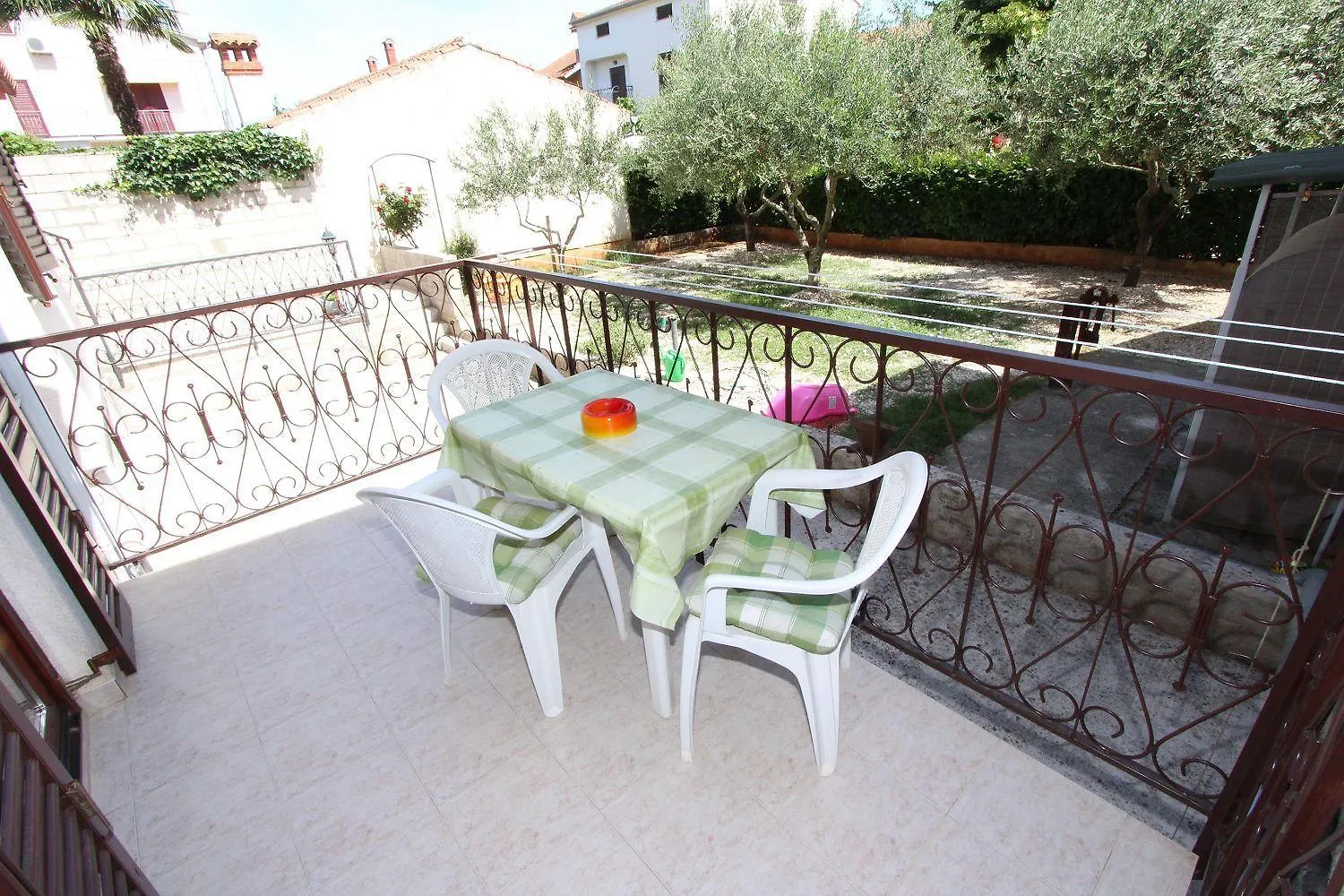 Charmantes Apartment Nur 10 Gehminuten Zum Strand Mit Privater Terrasse, Klima, Wifi Rovinj Kroatien