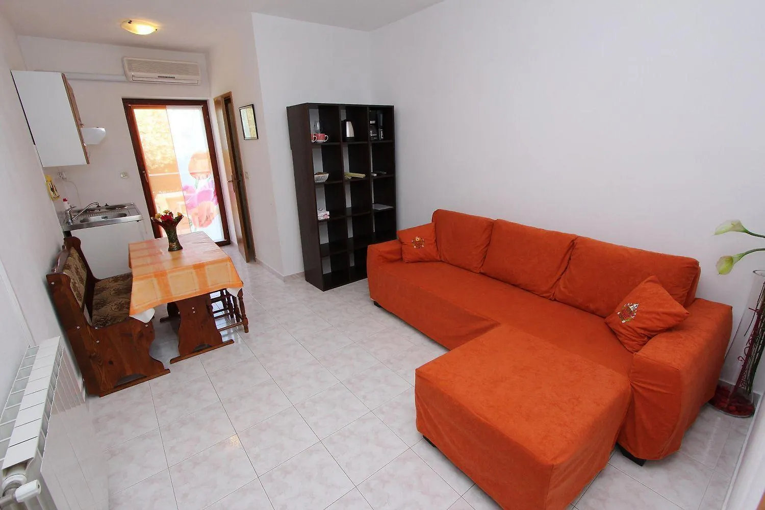 Charmantes Apartment Nur 10 Gehminuten Zum Strand Mit Privater Terrasse, Klima, Wifi Rovinj