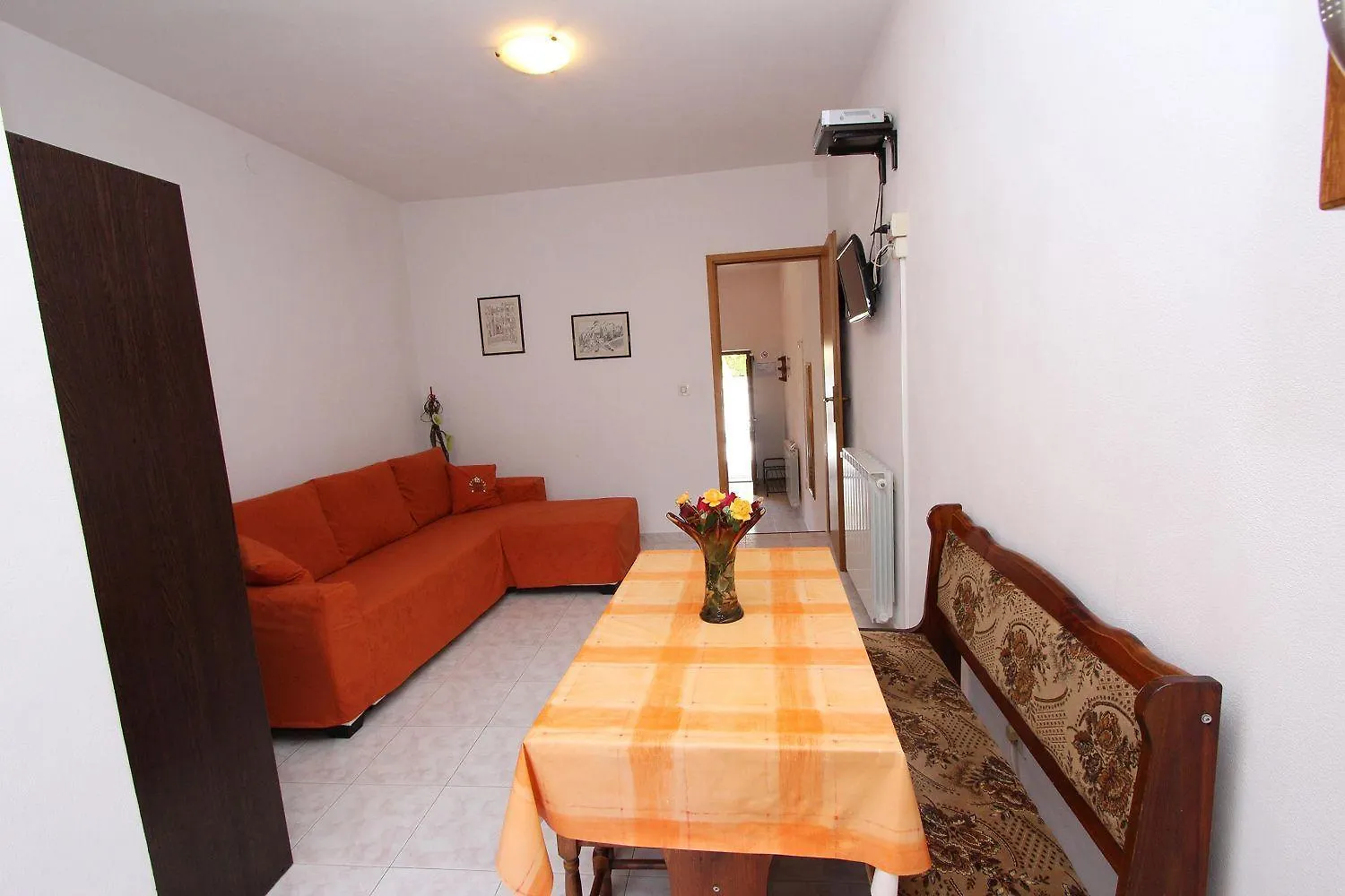 Charmantes Apartment Nur 10 Gehminuten Zum Strand Mit Privater Terrasse, Klima, Wifi Rovinj 0*,