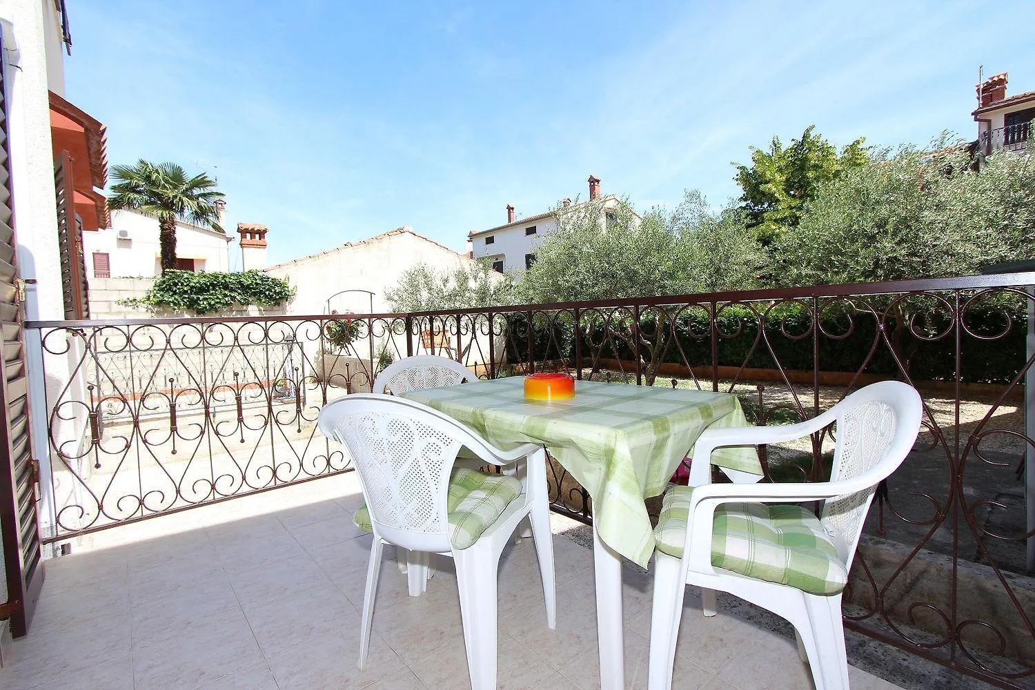 Charmantes Apartment Nur 10 Gehminuten Zum Strand Mit Privater Terrasse, Klima, Wifi Rovinj 0*,