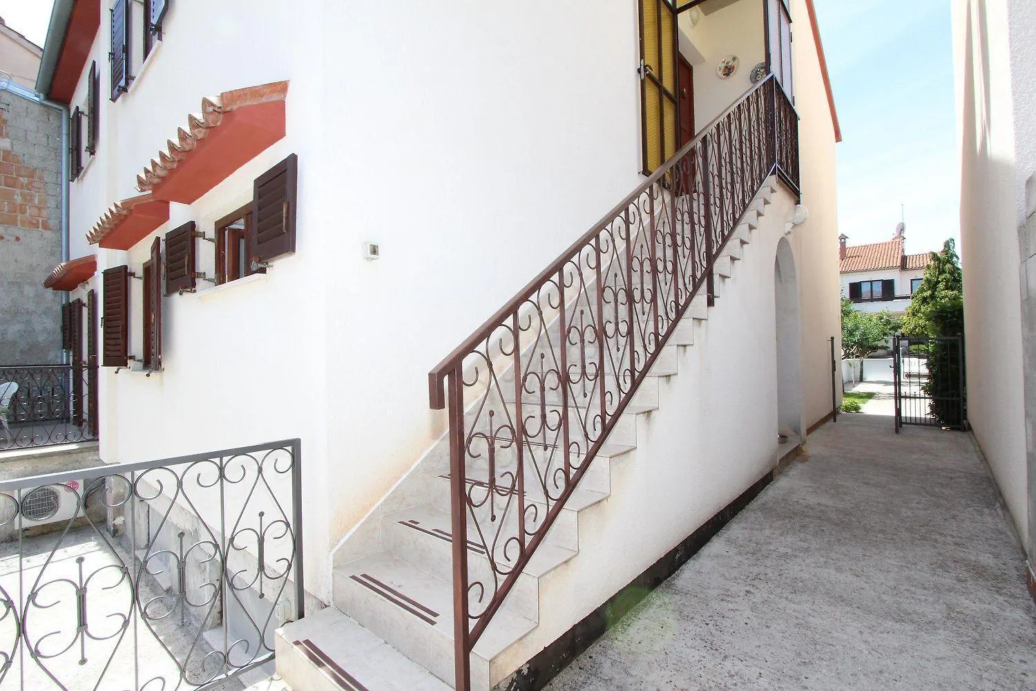 Charmantes Apartment Nur 10 Gehminuten Zum Strand Mit Privater Terrasse, Klima, Wifi Rovinj