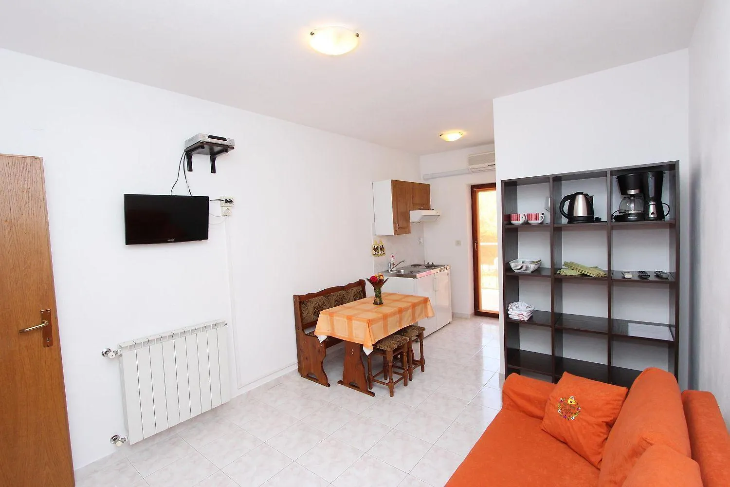 Charmantes Apartment Nur 10 Gehminuten Zum Strand Mit Privater Terrasse, Klima, Wifi Rovinj